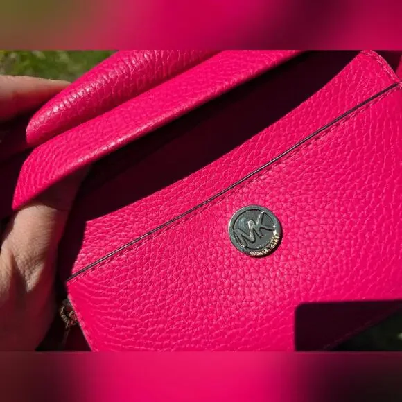 Michael Kors Pink Maisie Large Pebbled 2-in-1 Sling Pack - Picture 10 of 11